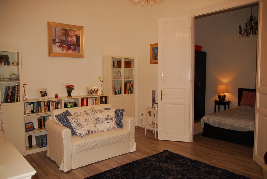 Balazs Apartment - Oktogon Budapest Luaran gambar